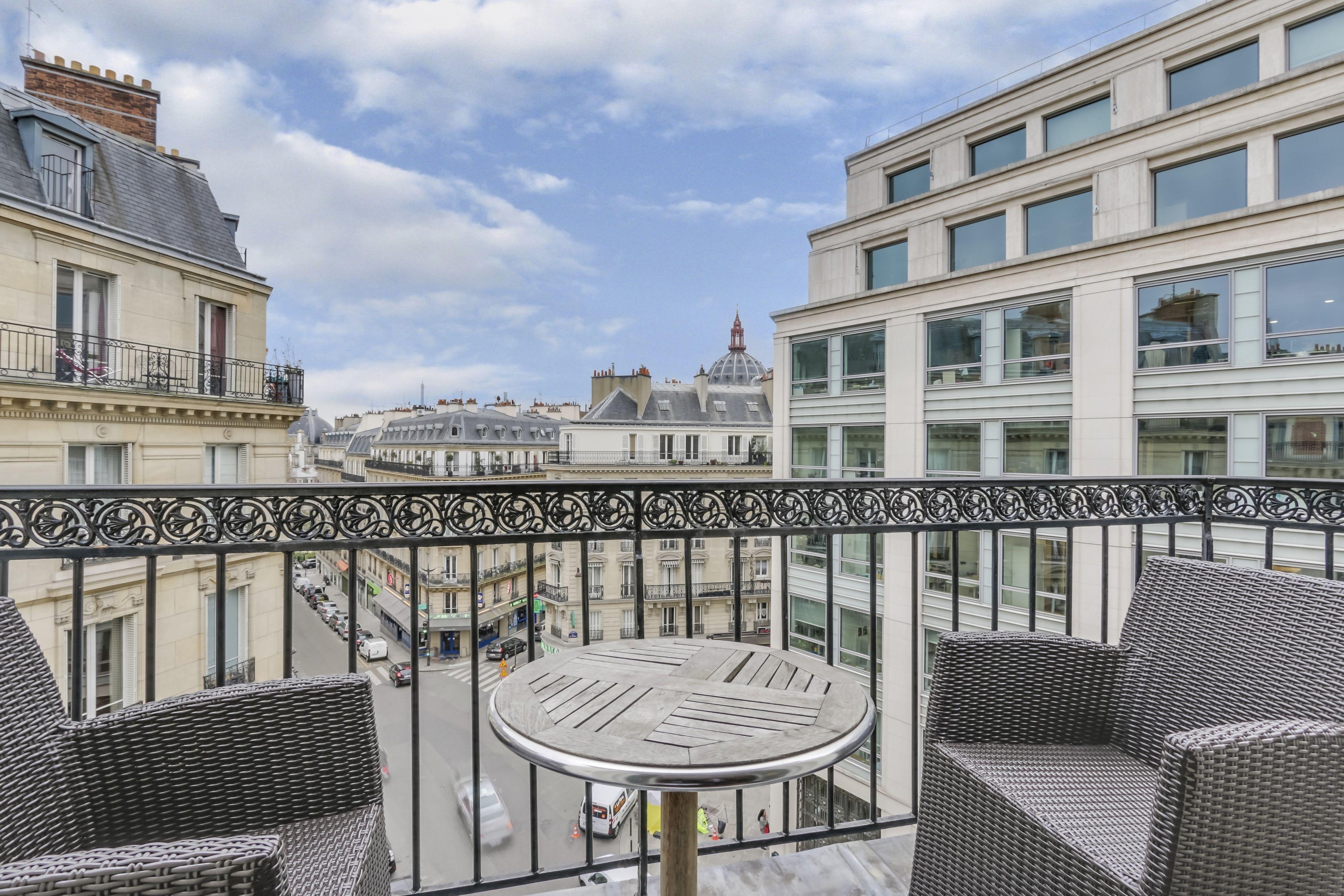 Le 12 Hotel